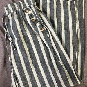 Grey and white linen pants w/ button detailing